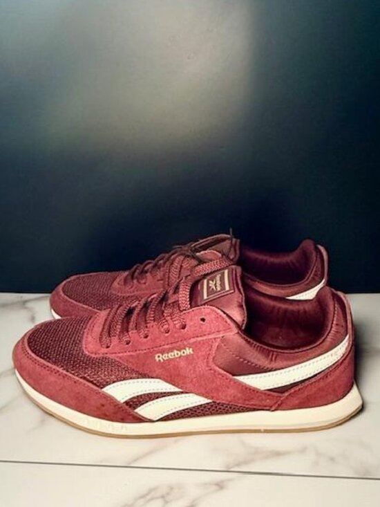 Reebok Shoes - Reebok Retro Sneakers Size 8.5 ❤️ Maroon Burgundy Casual Athleisure NWOB